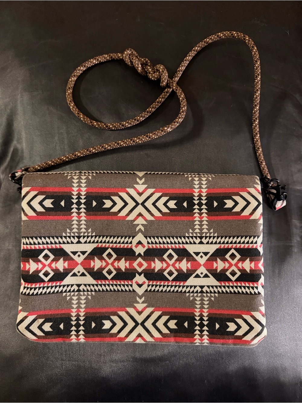 Kavu Aztec Pattern Crossbody Bag w/Card Slots *snap needs a stitch to tighten up - Picture 3 of 5